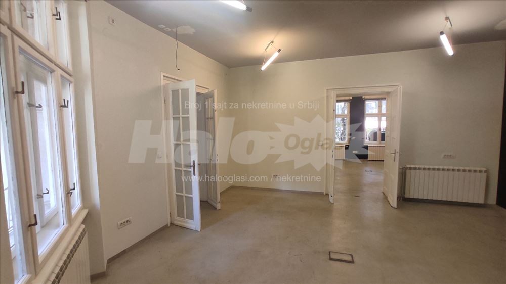 Stari grad,renovirani salonac idealnog rasporeda — 4