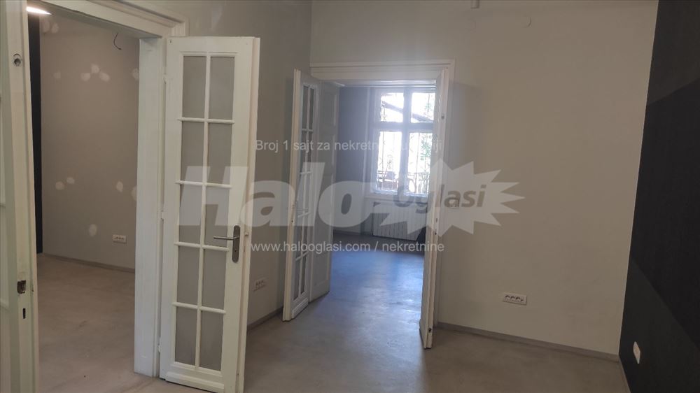 Stari grad,renovirani salonac idealnog rasporeda — 7
