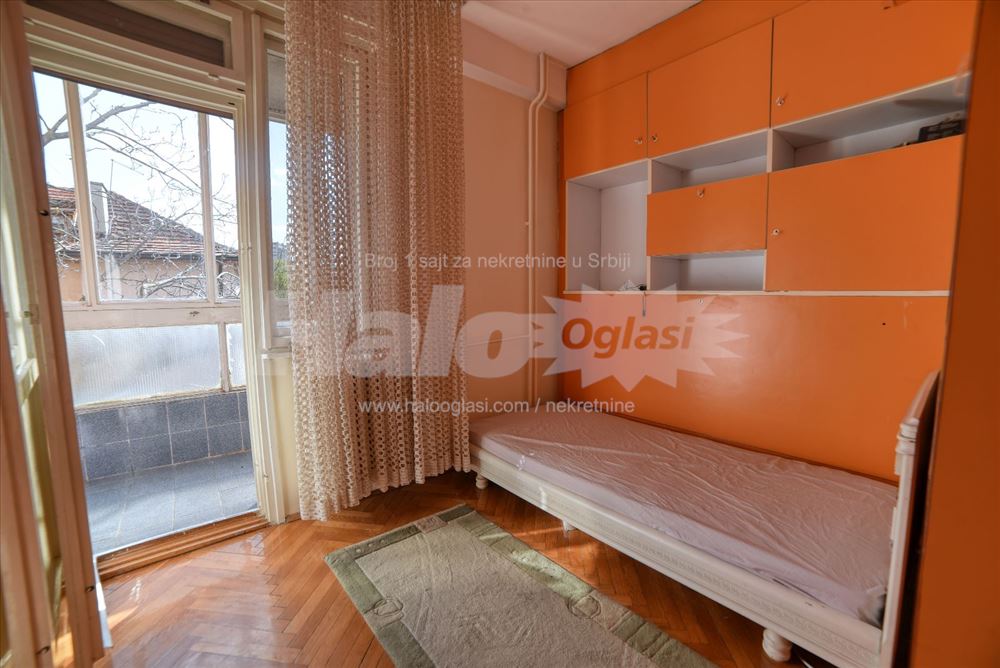 Rezervisano - Banovo brdo, Kirovljeva — 12