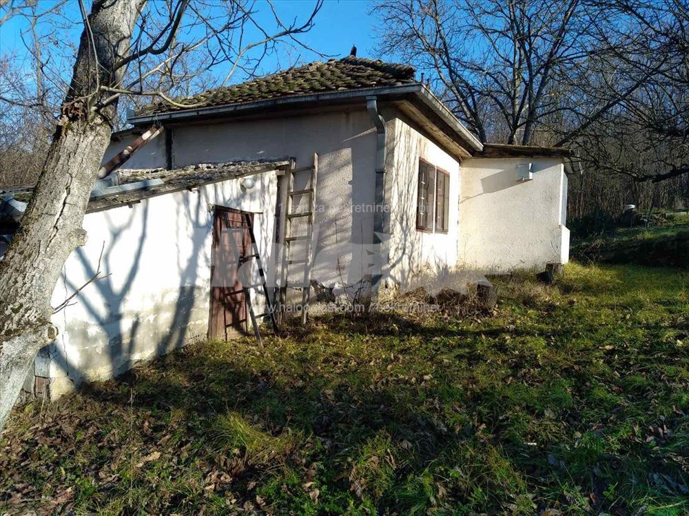 Ripanj 16 ari, kuća 25 kvm, voda i struja uvedeni — 5