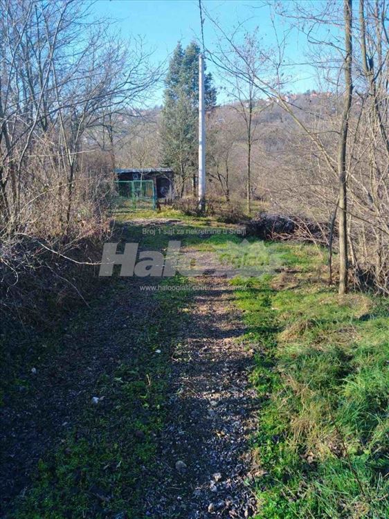 Ripanj 16 ari, kuća 25 kvm, voda i struja uvedeni — 6