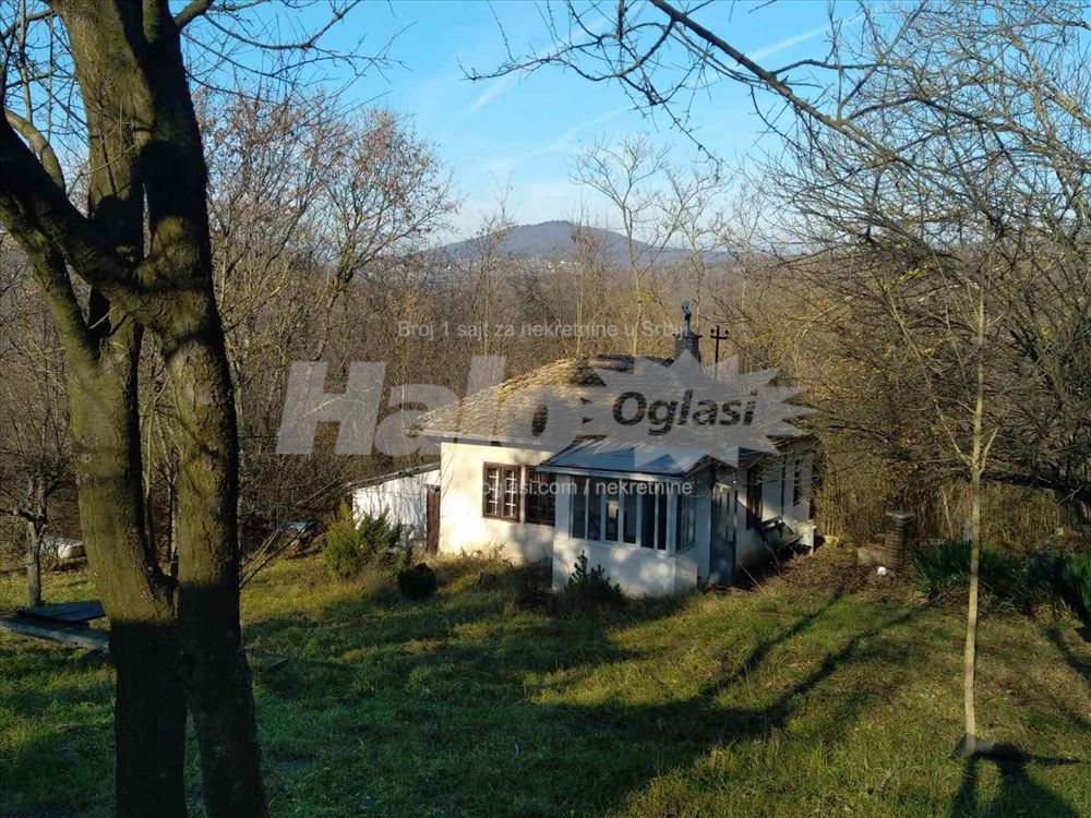 Ripanj 16 ari, kuća 25 kvm, voda i struja uvedeni — 7