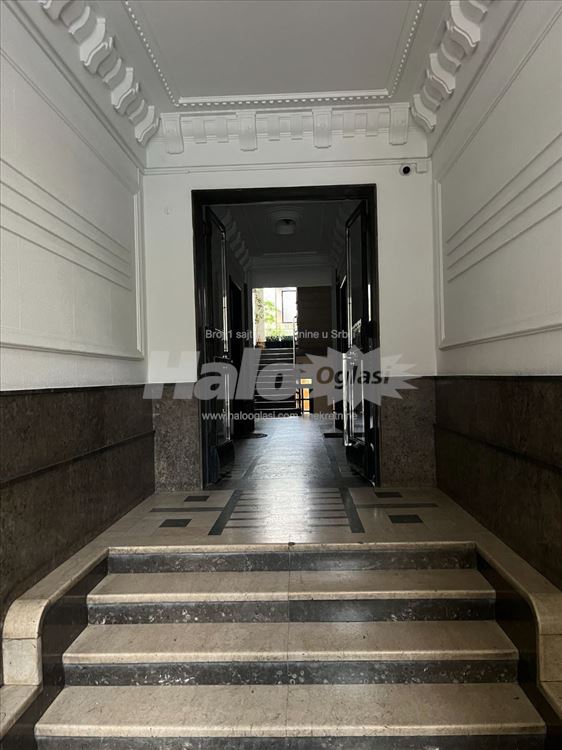 Salonac centar Narodno pozorište HITNO — 2