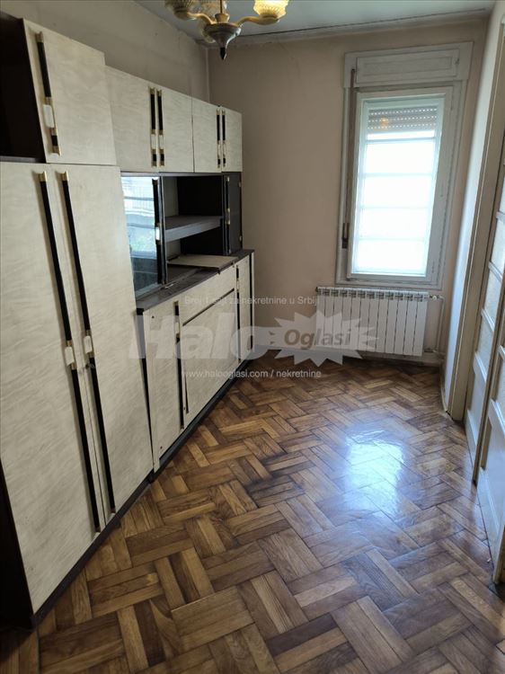 Salonac centar Narodno pozorište HITNO — 8