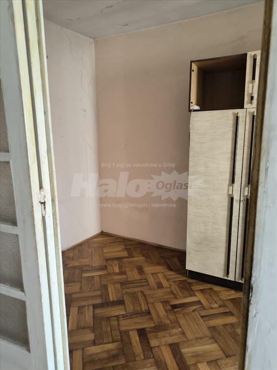 Salonac centar Narodno pozorište HITNO — 9