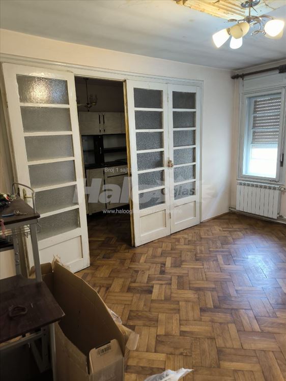 Salonac centar Narodno pozorište HITNO — 10