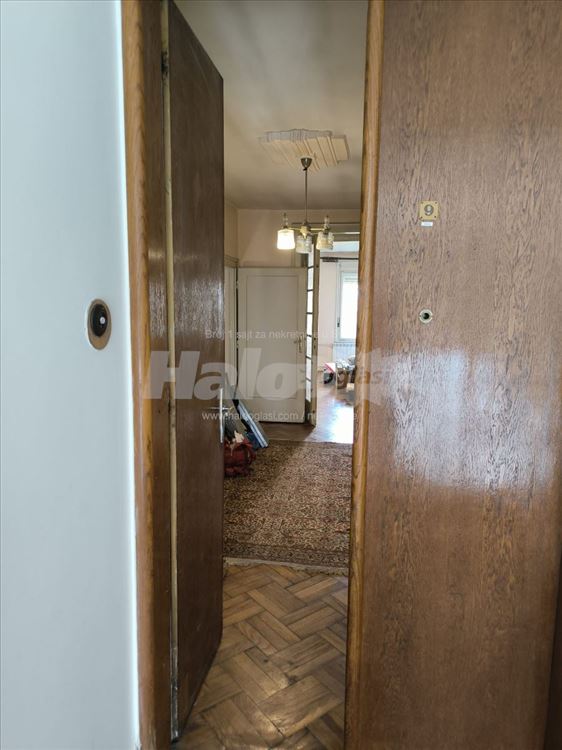 Salonac centar Narodno pozorište HITNO — 11