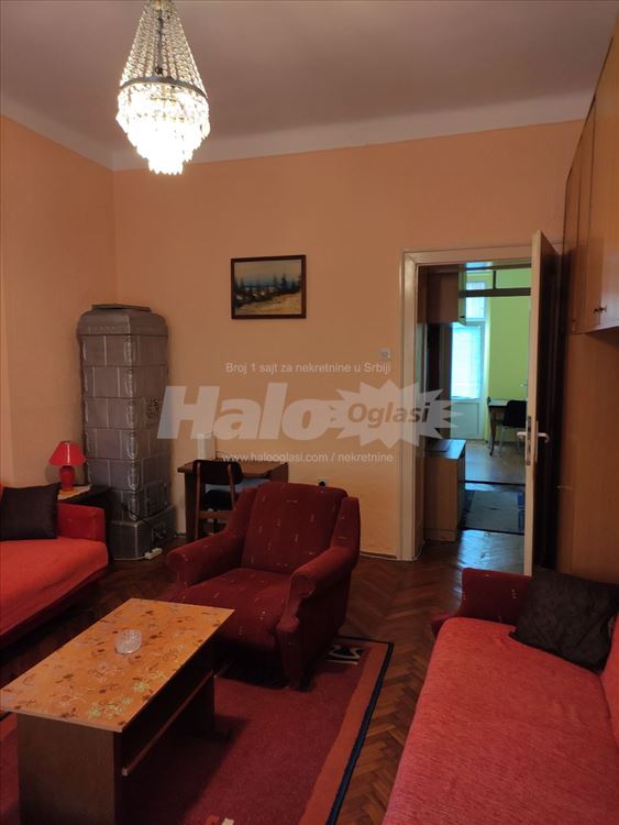 Salonac u blizini Hrama Svetog Save — 2