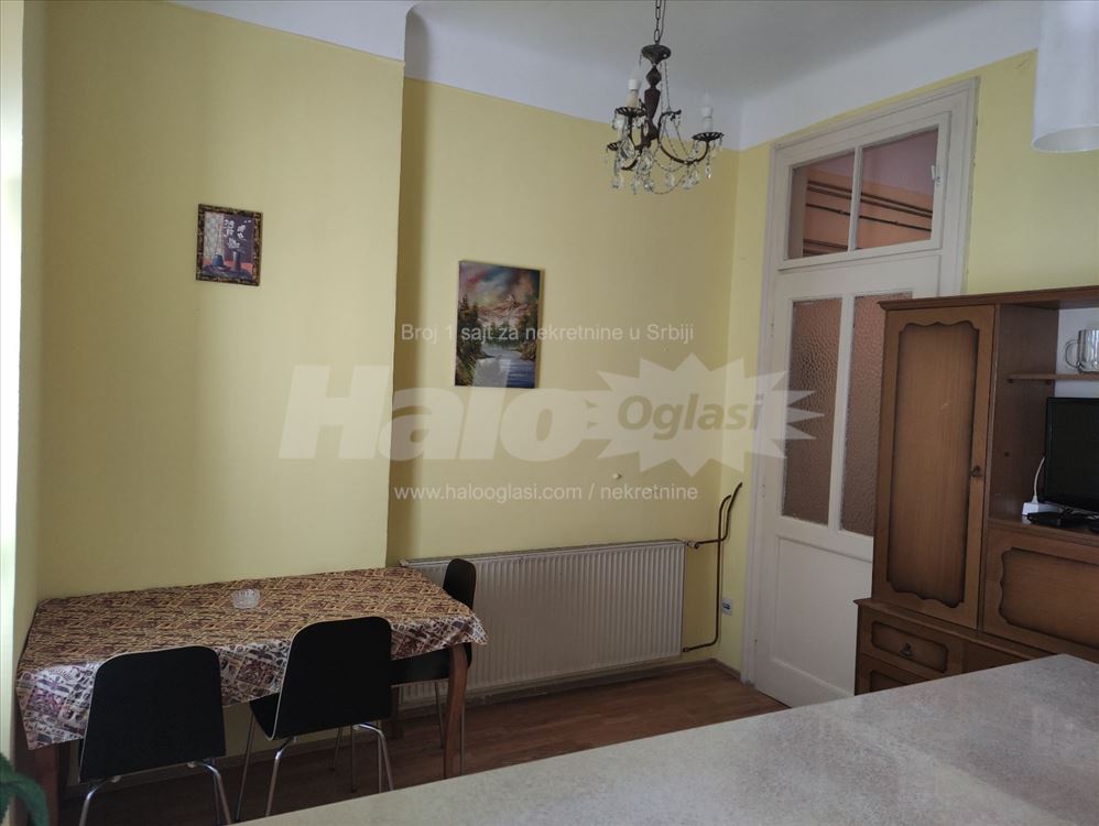 Salonac u blizini Hrama Svetog Save — 8
