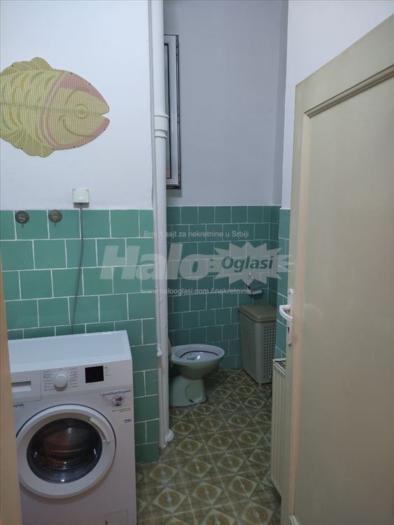 Salonac u blizini Hrama Svetog Save — 10