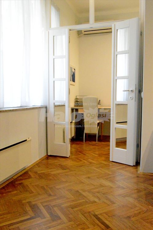 Salonac u centru grada — 9