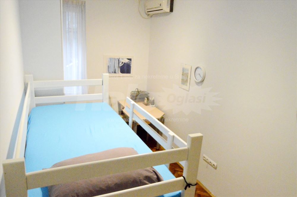 Salonac u centru grada — 13