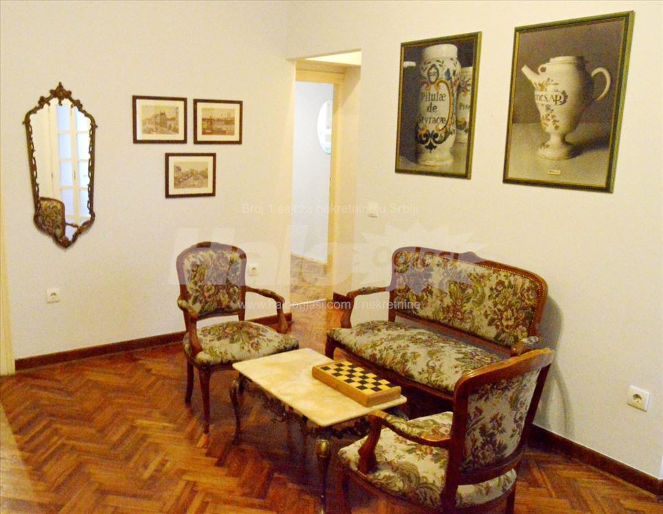 Salonac u centru grada — 14