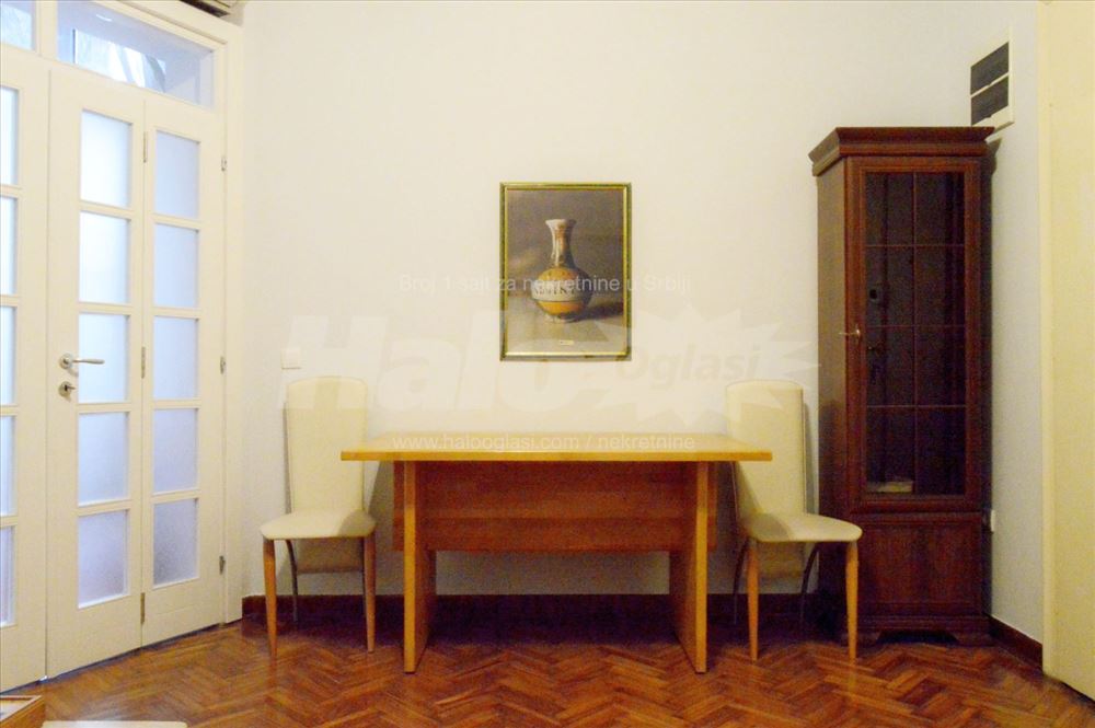 Salonac u centru grada — 15