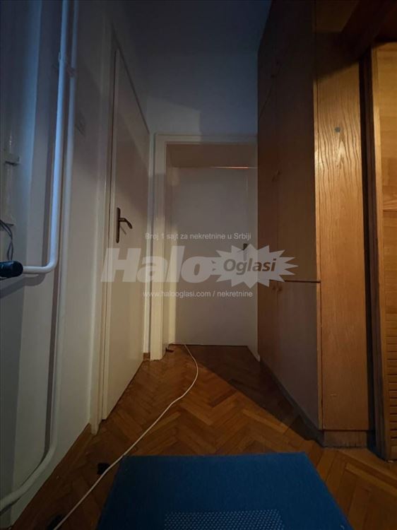 Salonac u Zemunu, 47m², 1.5 soban, 3. sprat — 2