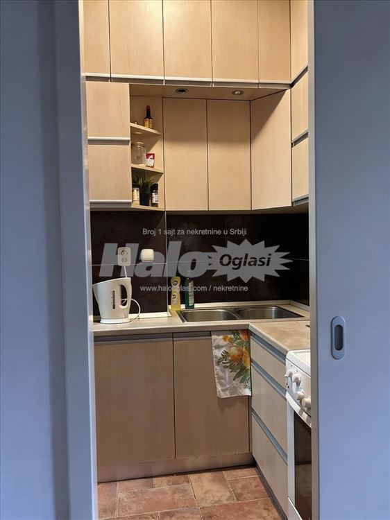 Salonac u Zemunu, 47m², 1.5 soban, 3. sprat — 4
