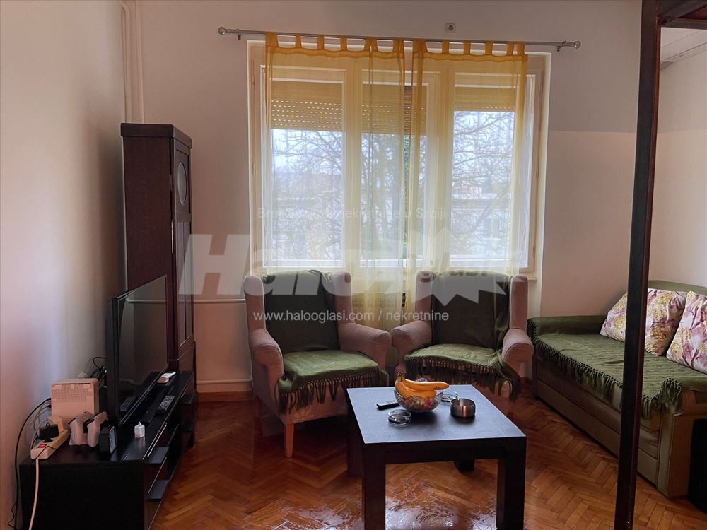 Salonac u Zemunu, 47m², 1.5 soban, 3. sprat — 9