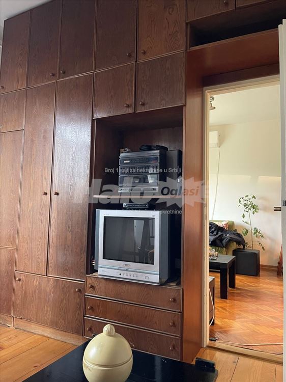 Salonac u Zemunu, 47m², 1.5 soban, 3. sprat — 14