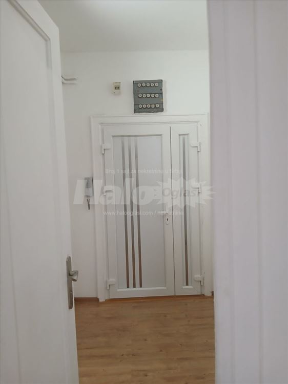 Salonski dvosoban centar — 11
