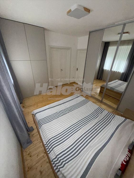 Salonski stan, renoviran, opremljen, parking mesto — 3