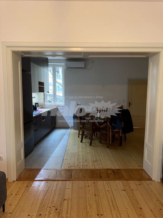 Salonski stan, renoviran, opremljen, parking mesto — 14