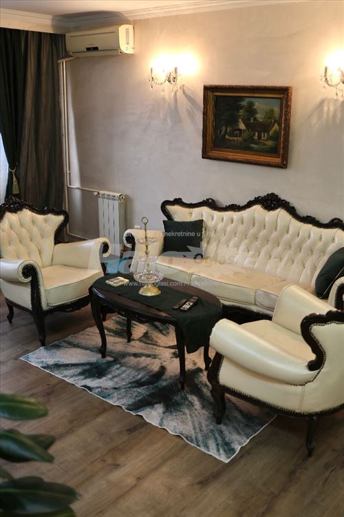 Salonski, stilski trosoban stan na Vračaru — 2