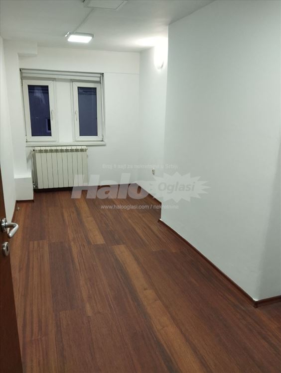 Savski trg 3,5 soban — 13