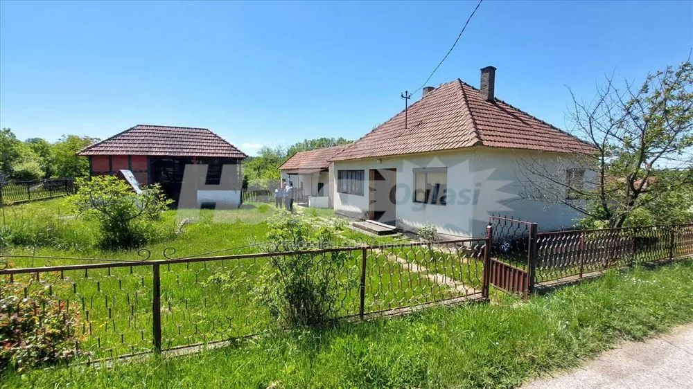 Seosko domaćinstvo od 38 ari, kuca 50 m2, prodaja. — 4