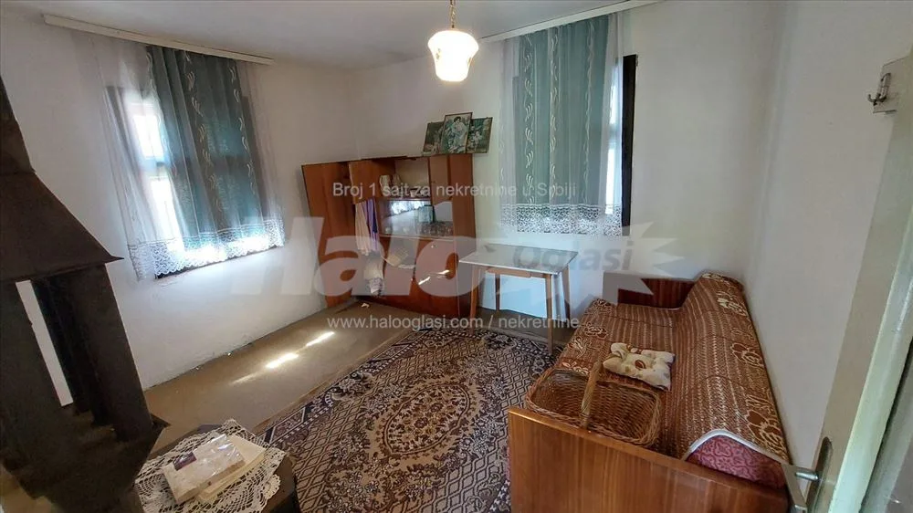 Seosko domaćinstvo od 38 ari, kuca 50 m2, prodaja. — 7