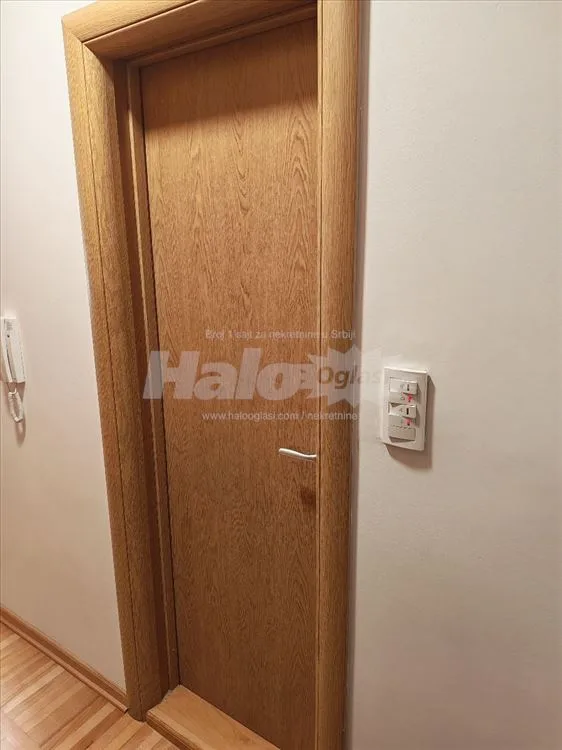 Skojevsko naselje renoviran kompletno namešten — 2
