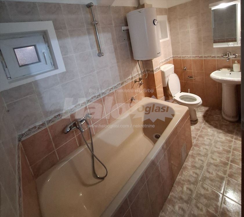 Sniženo! Uknjižen, renoviran i namešten! Odličan! — 8