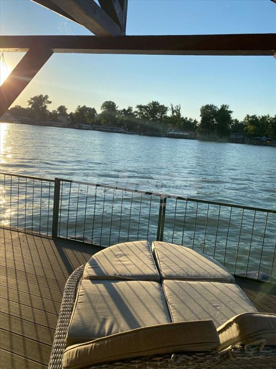 Splav na Adi Međici — 2