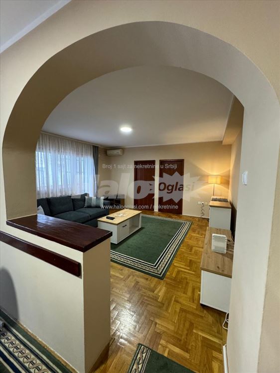 Sredjen 2,5 stan od 60 m2 , Medaković II — 4