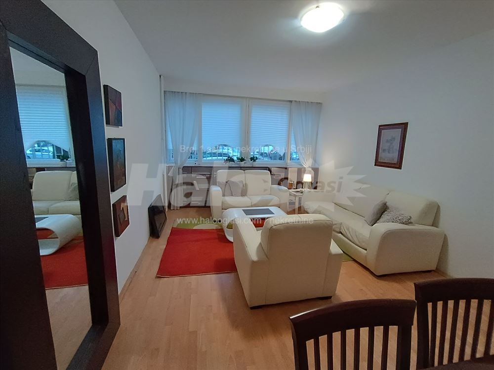 Sredjen stan 56m2 Sava Burića, Zemun (vlasnik) — 2