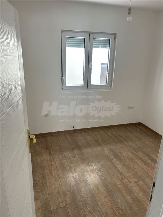 Stambeno-poslovni prostor — 12