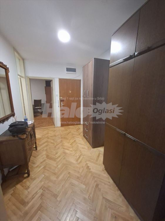 Stan 2.0, Hotel Jugoslavija, namesten — 4