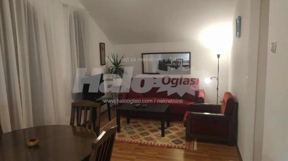 Stan 33 kvm, Borska, Kanarevo brdo. — 2