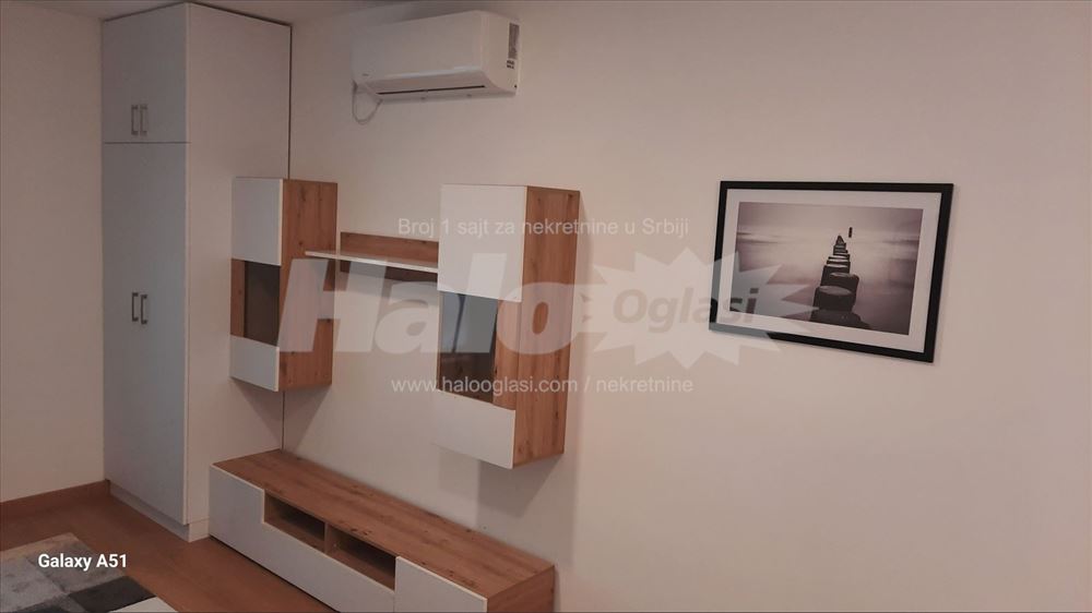 Stan 33 m2, bulevar 455 — 9