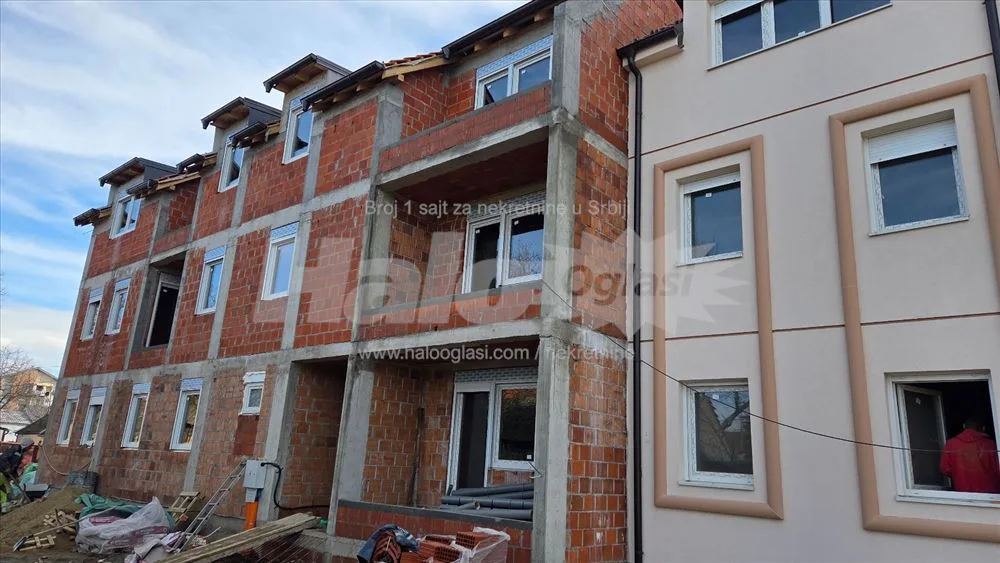 Stan 54m2+dvorište 65m2, 3.0, centar Surčina — 11