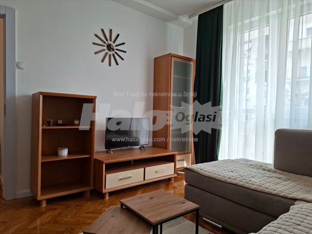 Stan 64mkv Karaburma-renoviran, namesten. Vlasnik — 7