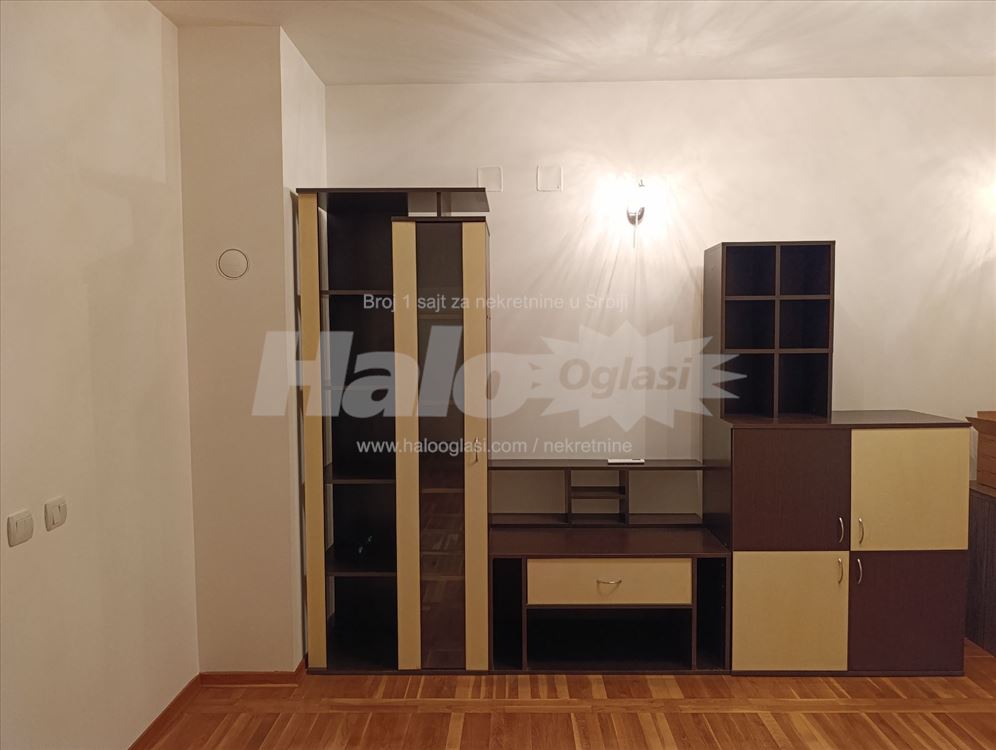 Stan 80 metara kvadratnih, grejanje + parking — 6