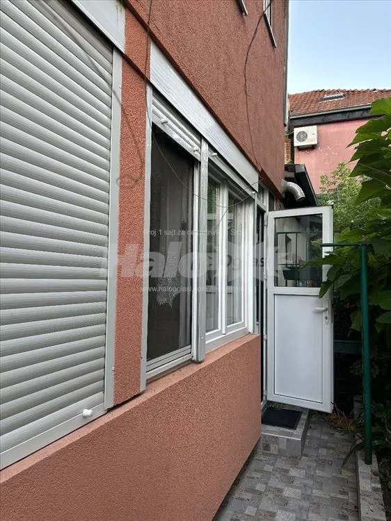 Stan- Farmaceutski fakultet- Vozfovac — 9