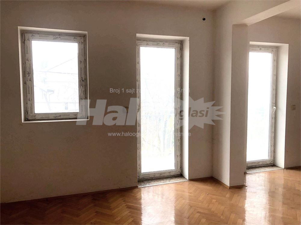 Stan i lokal u u privatnoj kući -Batajnica(Zemun) — 2