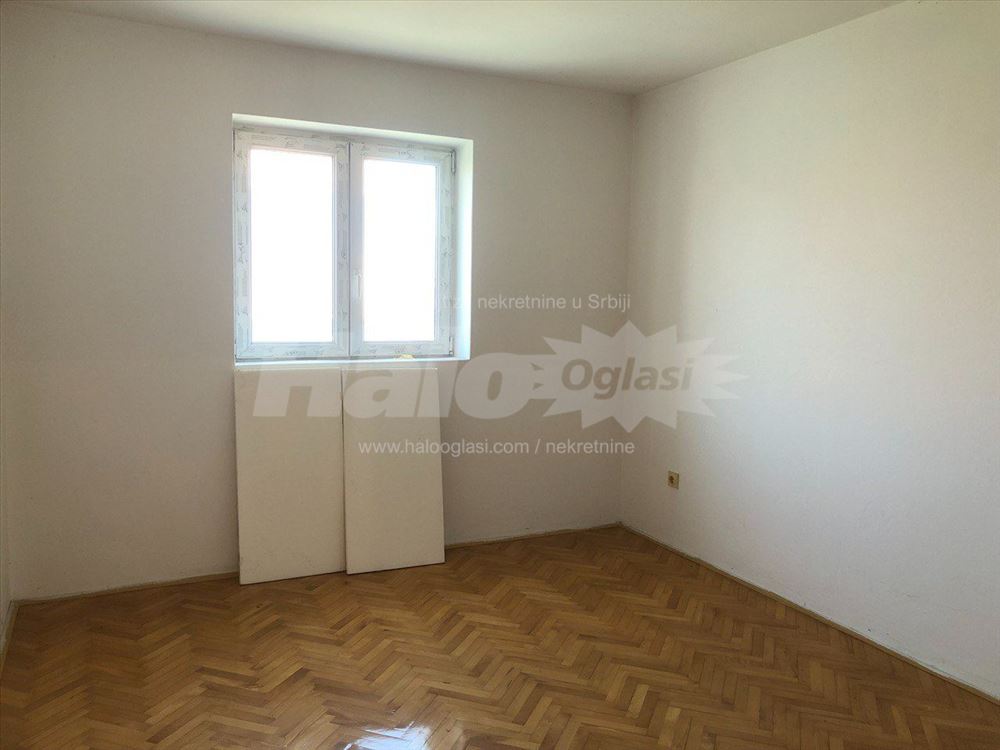 Stan i lokal u u privatnoj kući -Batajnica(Zemun) — 4