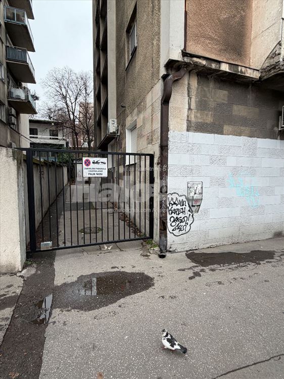 Stan ili poslovni prostor — 13