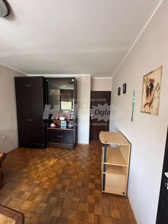 Stan Jednoiposoban 40m2 Banovo Brdo — 2