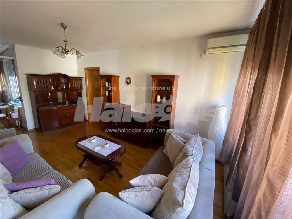 Stan kod Djeram pijace 60m2 - opcija Garaže — 3