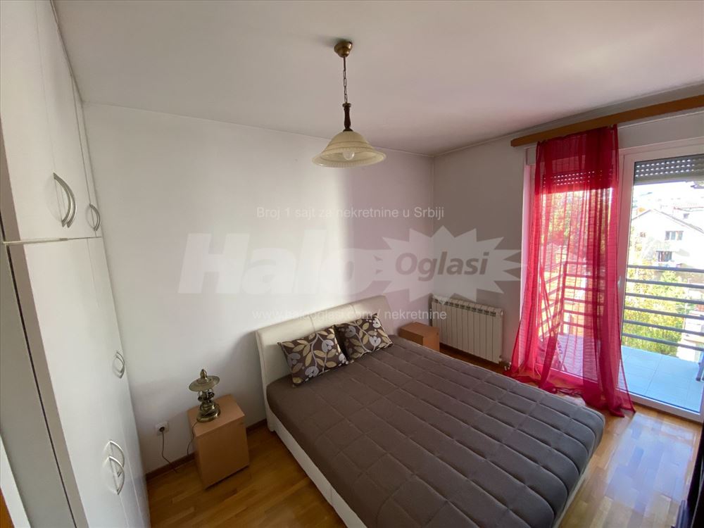Stan kod Djeram pijace 60m2 - opcija Garaže — 4