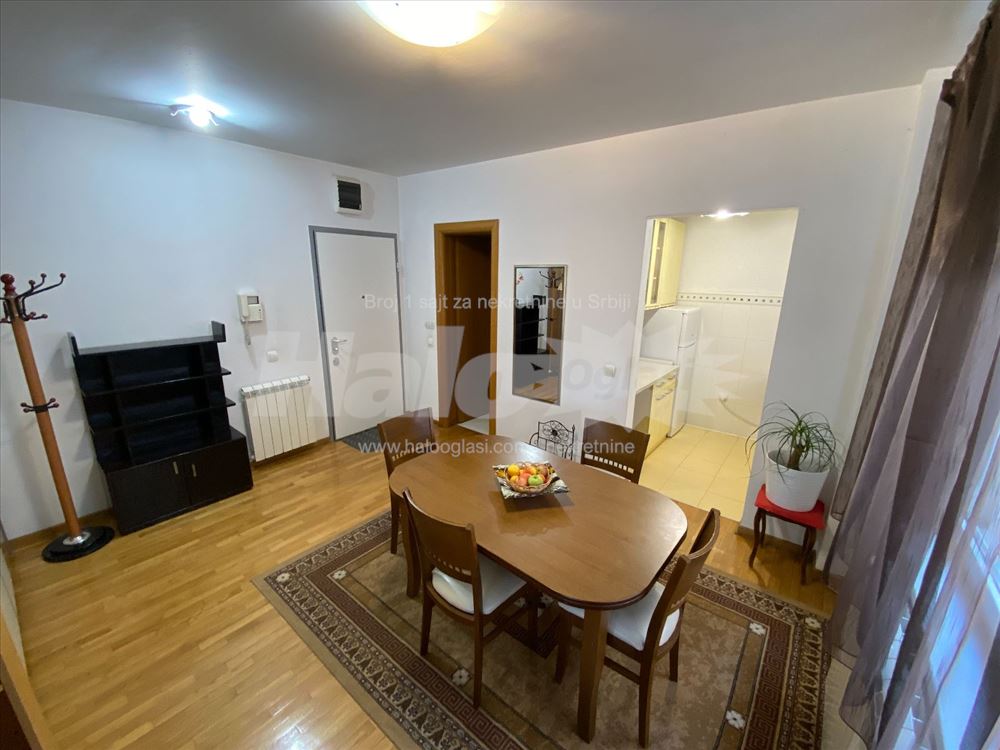 Stan kod Djeram pijace 60m2 - opcija Garaže — 5