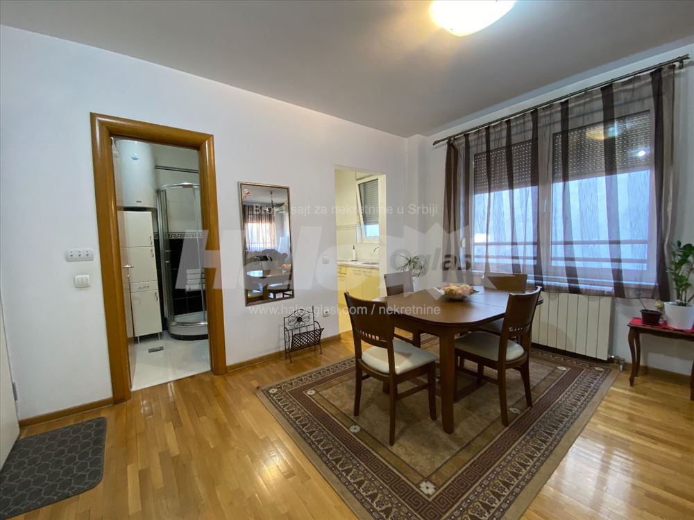 Stan kod Djeram pijace 60m2 - opcija Garaže — 6